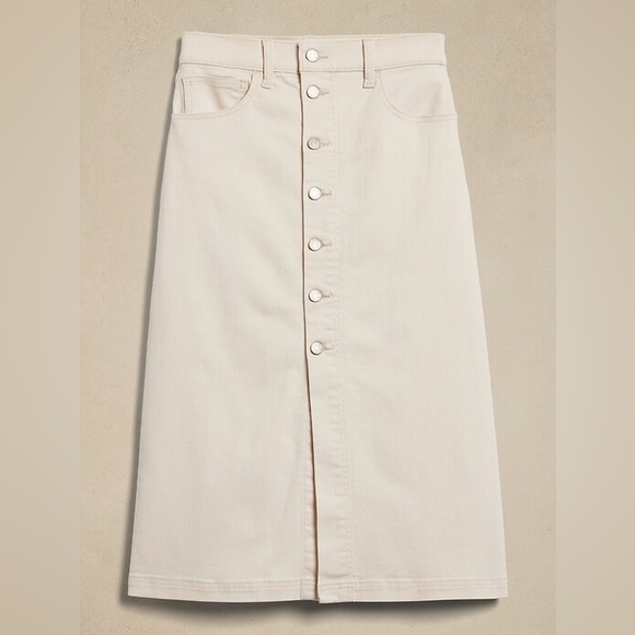 Banana Republic Factory Dresses & Skirts - Banana Republic Factory Cream Midi Skirt